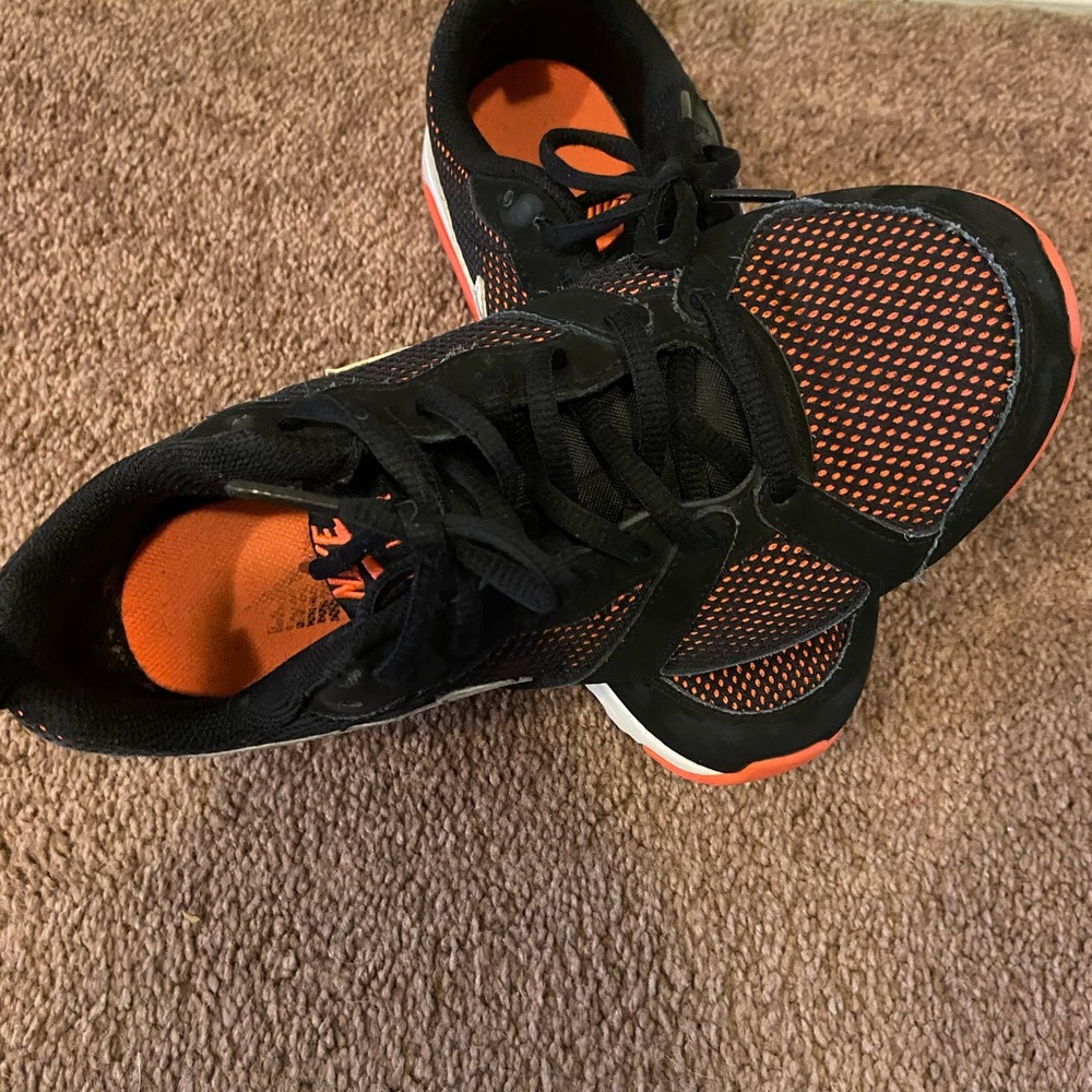 Women’s Nike Black and Neon Orange Athletic Shoes 7.5